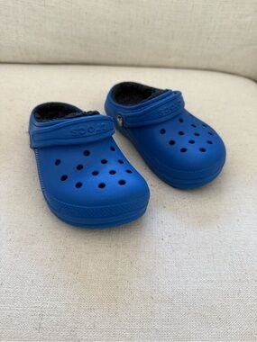 CROCS Kids Classic Clog with Fuzzy Lining - Blue Size 11